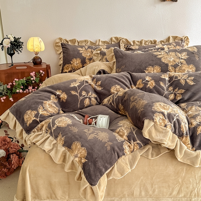 91家纺网 家纺一手货源 找家纺 亿品2025新款直播爆款韩版赫本风高克重牛奶绒四件套床裙款 8.5斤（有买家秀加v） 春枝