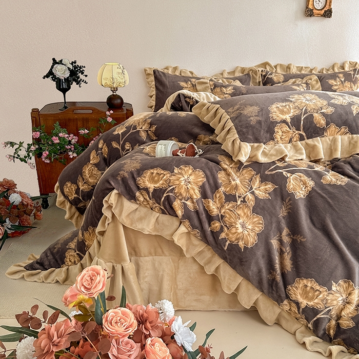 91家纺网 家纺一手货源 找家纺 亿品2025新款直播爆款韩版赫本风高克重牛奶绒四件套床裙款 8.5斤（有买家秀加v） 春枝