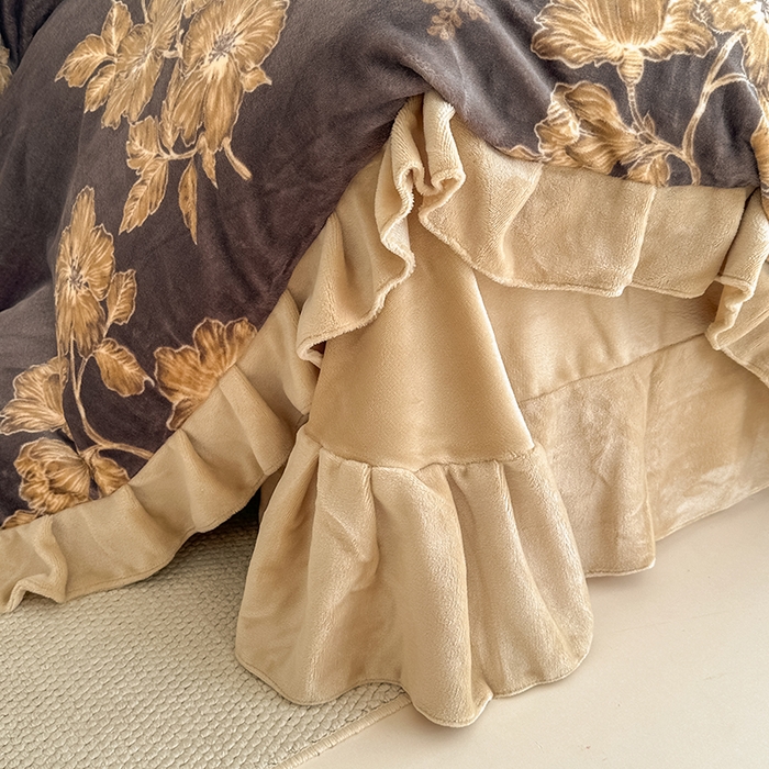 91家纺网 家纺一手货源 找家纺 亿品2025新款直播爆款韩版赫本风高克重牛奶绒四件套床裙款 8.5斤（有买家秀加v） 春枝