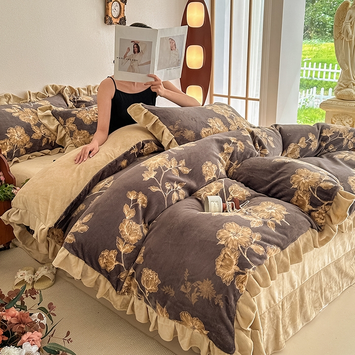 91家纺网 家纺一手货源 找家纺 亿品2025新款直播爆款韩版赫本风高克重牛奶绒四件套床裙款 8.5斤（有买家秀加v） 春枝