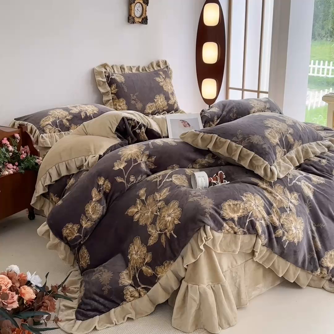 91家纺网 家纺一手货源 找家纺 亿品2025新款直播爆款韩版赫本风高克重牛奶绒四件套床裙款 8.5斤（有买家秀加v） 春枝