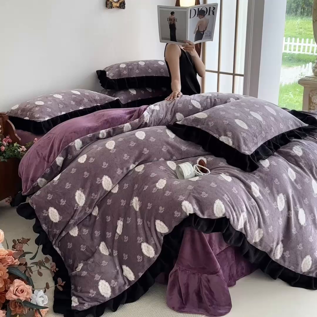 91家纺网 家纺一手货源 找家纺 亿品2025新款直播爆款韩版赫本风高克重牛奶绒四件套床裙款 8.5斤（有买家秀加v） 花浅红