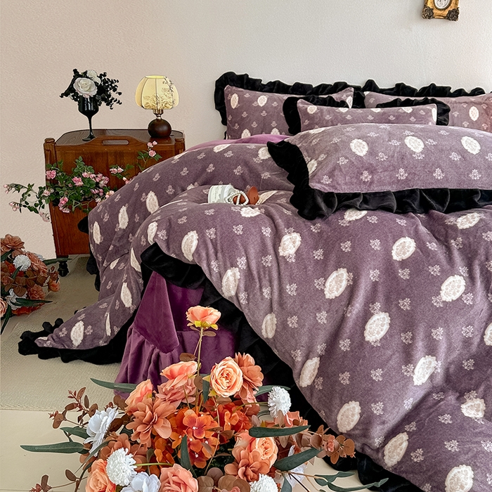 91家纺网 家纺一手货源 找家纺 亿品2025新款直播爆款韩版赫本风高克重牛奶绒四件套床裙款 8.5斤（有买家秀加v） 花浅红