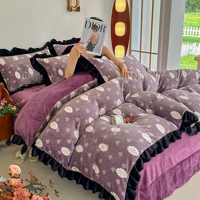 91家纺网 家纺一手货源 找家纺 亿品2025新款直播爆款韩版赫本风高克重牛奶绒四件套床裙款 8.5斤（有买家秀加v） 花浅红