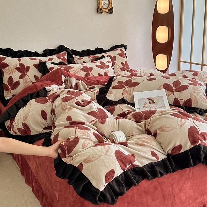 91家纺网 家纺一手货源 找家纺 亿品2025新款直播爆款韩版赫本风高克重牛奶绒四件套床裙款 8.5斤（有买家秀加v） 红叶寄暖