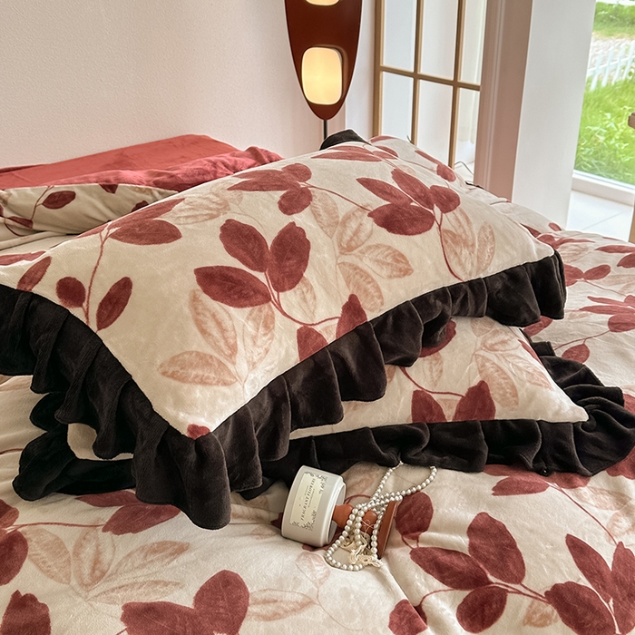 91家纺网 家纺一手货源 找家纺 亿品2025新款直播爆款韩版赫本风高克重牛奶绒四件套床裙款 8.5斤（有买家秀加v） 红叶寄暖