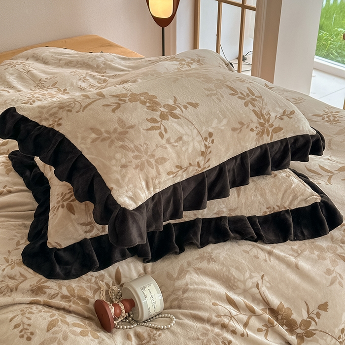 91家纺网 家纺一手货源 找家纺 亿品2025新款直播爆款韩版赫本风高克重牛奶绒四件套床裙款 8.5斤（有买家秀加v） 扶苏