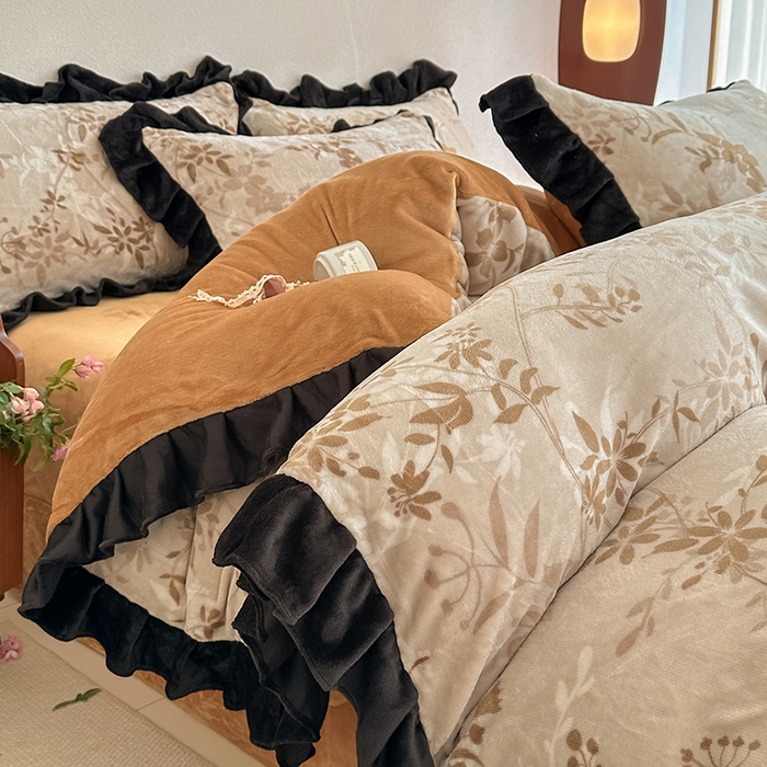 91家纺网 家纺一手货源 找家纺 亿品2025新款直播爆款韩版赫本风高克重牛奶绒四件套床裙款 8.5斤（有买家秀加v） 扶苏