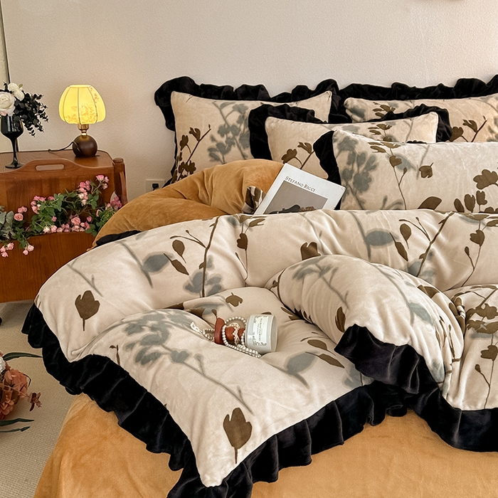 91家纺网 家纺一手货源 找家纺 亿品2025新款直播爆款韩版赫本风高克重牛奶绒四件套床裙款 8.5斤（有买家秀加v） 水树风闲