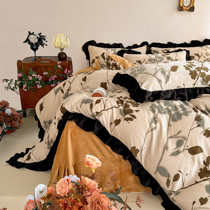 91家纺网 家纺一手货源 找家纺 亿品2025新款直播爆款韩版赫本风高克重牛奶绒四件套床裙款 8.5斤（有买家秀加v） 水树风闲