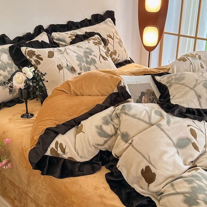 91家纺网 家纺一手货源 找家纺 亿品2025新款直播爆款韩版赫本风高克重牛奶绒四件套床裙款 8.5斤（有买家秀加v） 水树风闲