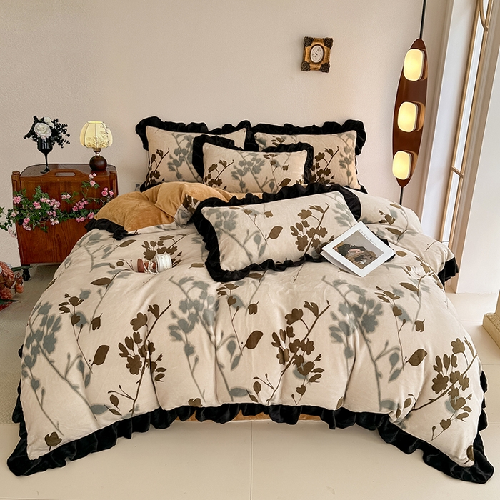 91家纺网 家纺一手货源 找家纺 亿品2025新款直播爆款韩版赫本风高克重牛奶绒四件套床裙款 8.5斤（有买家秀加v） 水树风闲