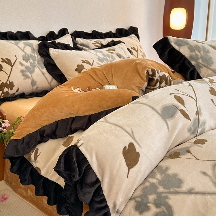 91家纺网 家纺一手货源 找家纺 亿品2025新款直播爆款韩版赫本风高克重牛奶绒四件套床裙款 8.5斤（有买家秀加v） 水树风闲