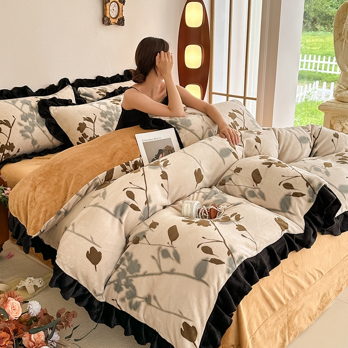 91家纺网 家纺一手货源 找家纺 亿品2025新款直播爆款韩版赫本风高克重牛奶绒四件套床裙款 8.5斤（有买家秀加v） 水树风闲