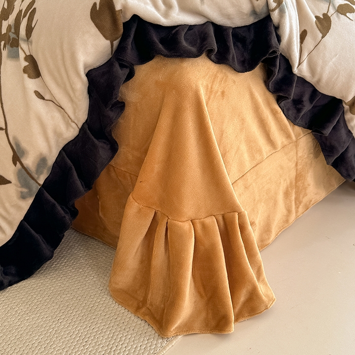 91家纺网 家纺一手货源 找家纺 亿品2025新款直播爆款韩版赫本风高克重牛奶绒四件套床裙款 8.5斤（有买家秀加v） 水树风闲