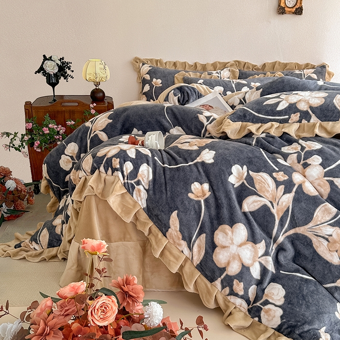 91家纺网 家纺一手货源 找家纺 亿品2025新款直播爆款韩版赫本风高克重牛奶绒四件套床裙款 8.5斤（有买家秀加v） 花语