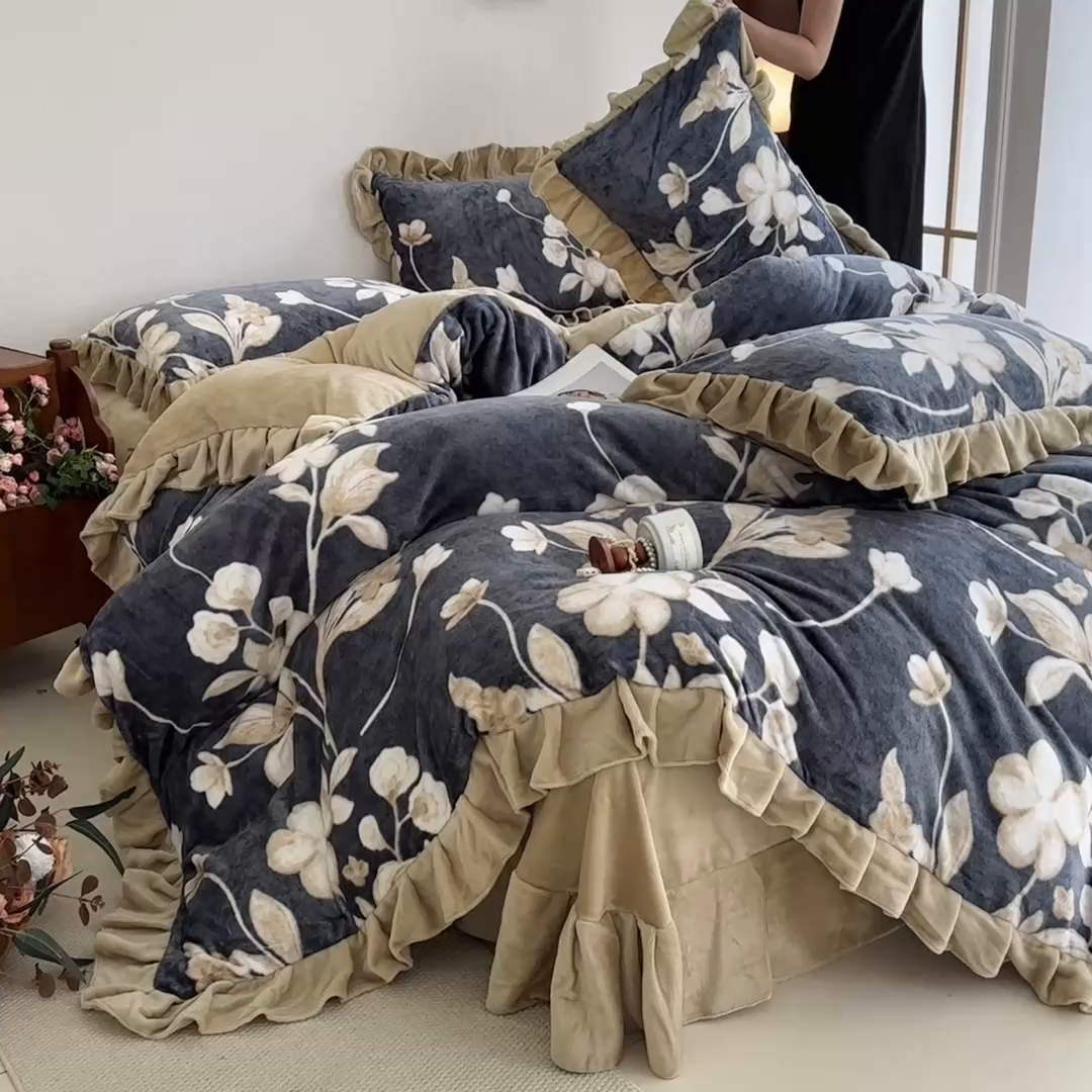 91家纺网 家纺一手货源 找家纺 亿品2025新款直播爆款韩版赫本风高克重牛奶绒四件套床裙款 8.5斤（有买家秀加v） 花语