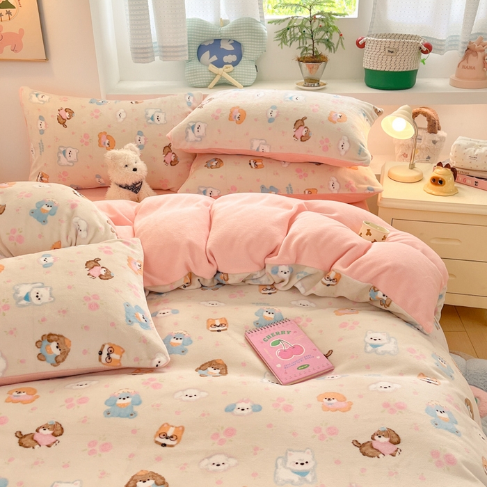 91家纺网 家纺一手货源 找家纺 莱米家纺 2025新款小版牛奶绒印花四件套系列 汪汪乐园