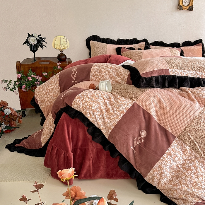 91家纺网 家纺一手货源 找家纺 亿品2025新款直播爆款韩版赫本风高克重牛奶绒四件套床裙款 8.5斤（有买家秀加v） 露娜