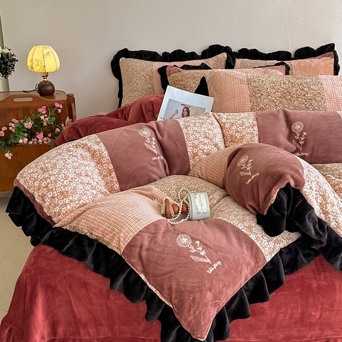 91家纺网 家纺一手货源 找家纺 亿品2025新款直播爆款韩版赫本风高克重牛奶绒四件套床裙款 8.5斤（有买家秀加v） 露娜