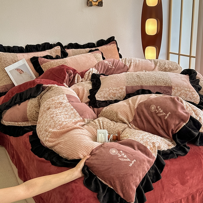 91家纺网 家纺一手货源 找家纺 亿品2025新款直播爆款韩版赫本风高克重牛奶绒四件套床裙款 8.5斤（有买家秀加v） 露娜