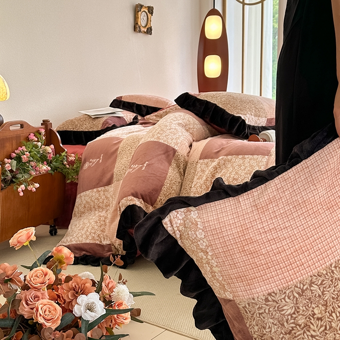 91家纺网 家纺一手货源 找家纺 亿品2025新款直播爆款韩版赫本风高克重牛奶绒四件套床裙款 8.5斤（有买家秀加v） 露娜