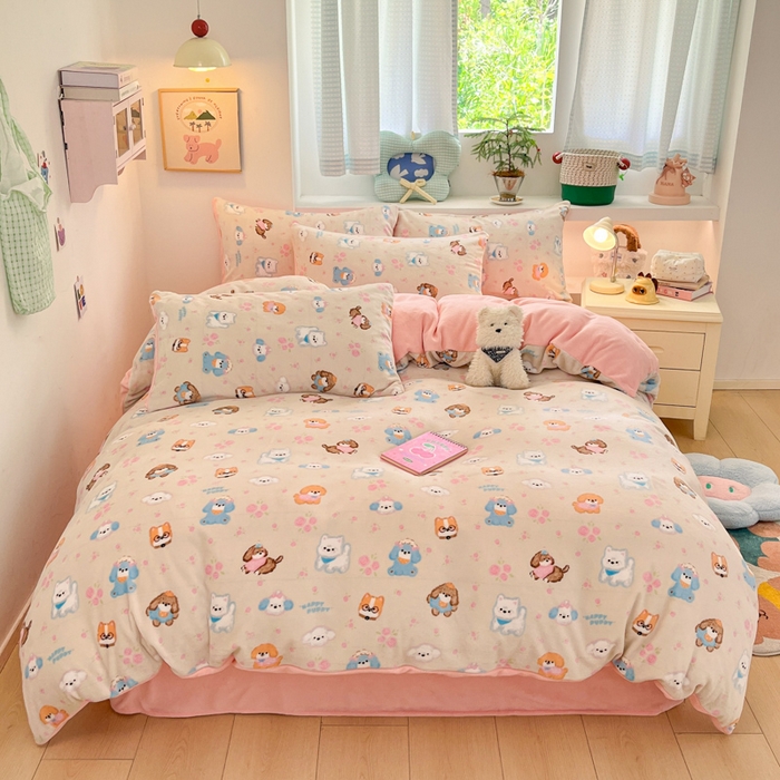 91家纺网 家纺一手货源 找家纺 莱米家纺 2025新款小版牛奶绒印花四件套系列 汪汪乐园