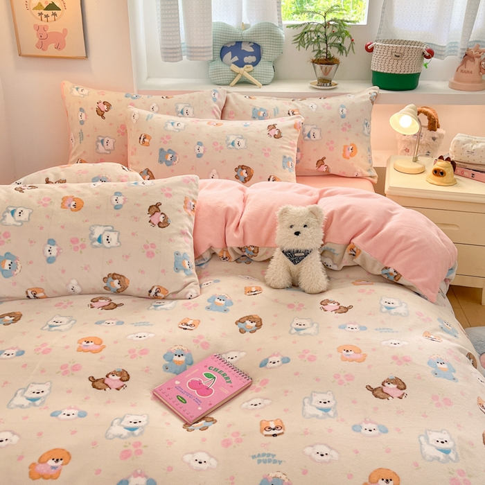 91家纺网 家纺一手货源 找家纺 莱米家纺 2025新款小版牛奶绒印花四件套系列 汪汪乐园