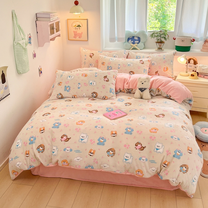 91家纺网 家纺一手货源 找家纺 莱米家纺 2025新款小版牛奶绒印花四件套系列 汪汪乐园