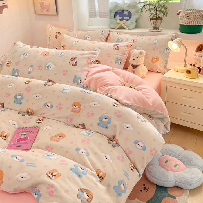 91家纺网 家纺一手货源 找家纺 莱米家纺 2025新款小版牛奶绒印花四件套系列 汪汪乐园