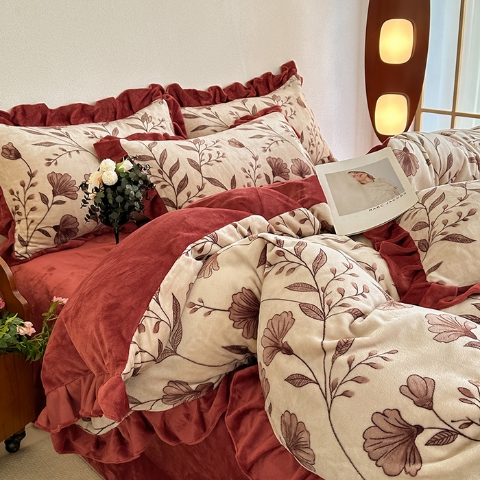 91家纺网 家纺一手货源 找家纺 亿品2025新款直播爆款韩版赫本风高克重牛奶绒四件套床裙款 8.5斤（有买家秀加v） 漫花飞舞