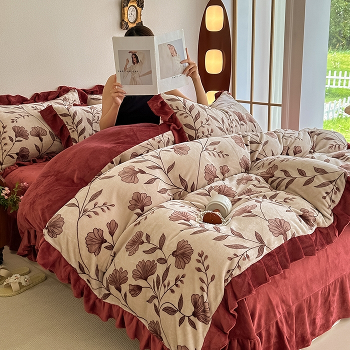 91家纺网 家纺一手货源 找家纺 亿品2025新款直播爆款韩版赫本风高克重牛奶绒四件套床裙款 8.5斤（有买家秀加v） 漫花飞舞