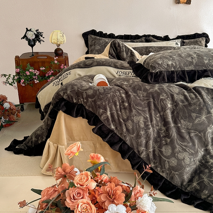 91家纺网 家纺一手货源 找家纺 亿品2025新款直播爆款韩版赫本风高克重牛奶绒四件套床裙款 8.5斤（有买家秀加v） 摩登时代