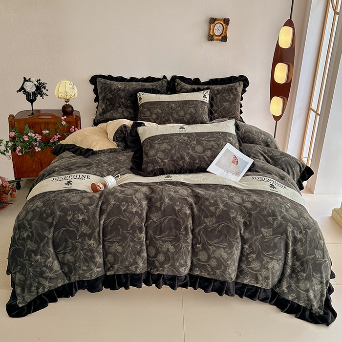 91家纺网 家纺一手货源 找家纺 亿品2025新款直播爆款韩版赫本风高克重牛奶绒四件套床裙款 8.5斤（有买家秀加v） 摩登时代