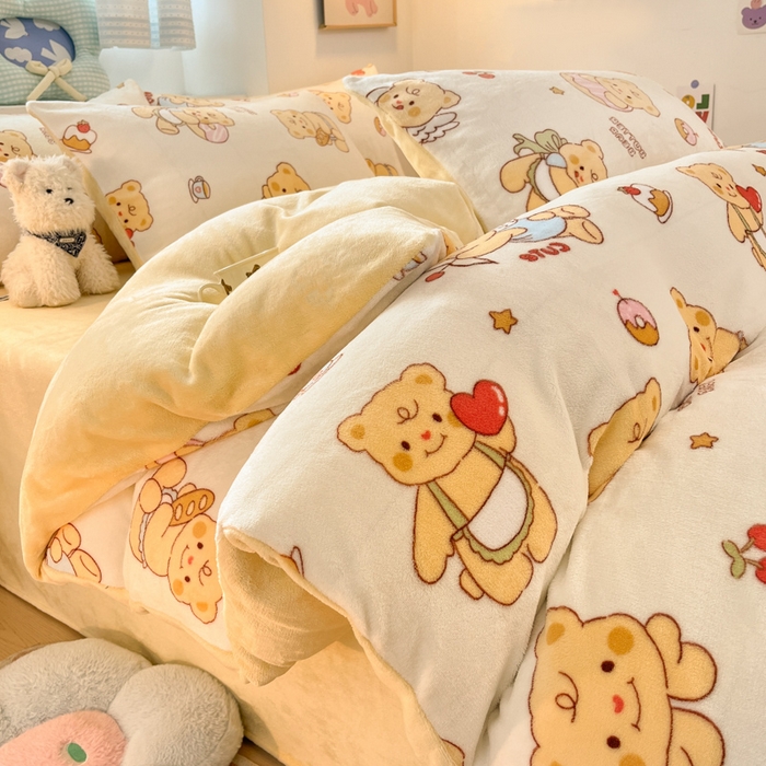 91家纺网 家纺一手货源 找家纺 莱米家纺 2025新款小版牛奶绒印花四件套系列 爱心小熊