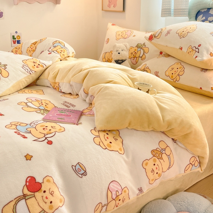 91家纺网 家纺一手货源 找家纺 莱米家纺 2025新款小版牛奶绒印花四件套系列 爱心小熊