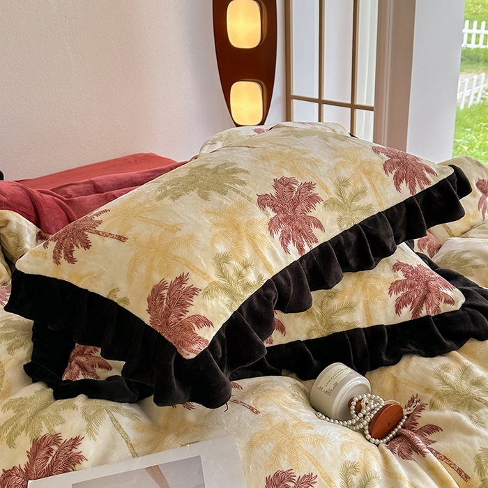 91家纺网 家纺一手货源 找家纺 亿品2025新款直播爆款韩版赫本风高克重牛奶绒四件套床裙款 8.5斤（有买家秀加v） 椰树林