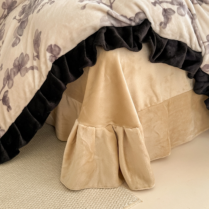 91家纺网 家纺一手货源 找家纺 亿品2025新款直播爆款韩版赫本风高克重牛奶绒四件套床裙款 8.5斤（有买家秀加v） 花边紫韵