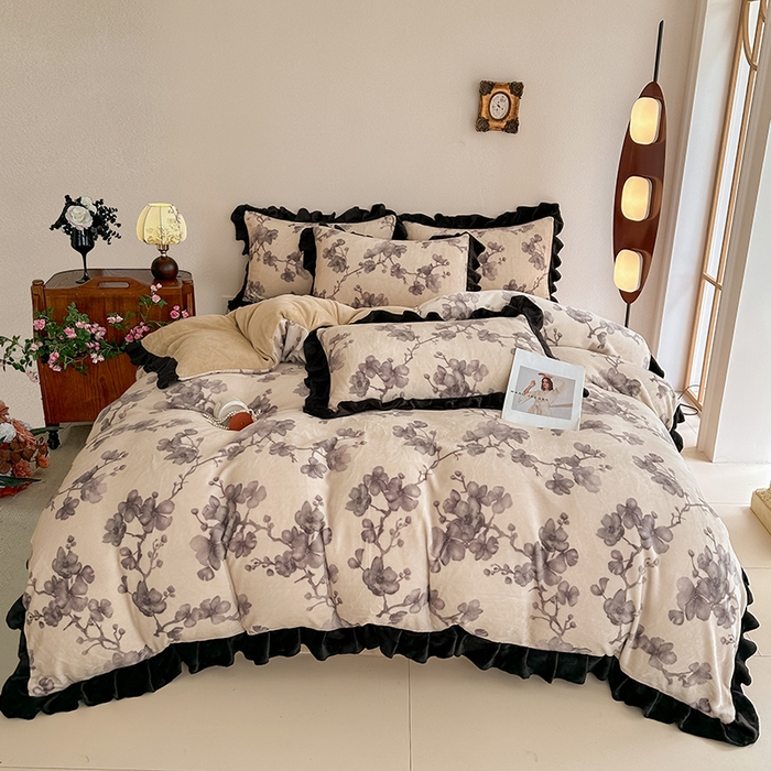 91家纺网 家纺一手货源 找家纺 亿品2025新款直播爆款韩版赫本风高克重牛奶绒四件套床裙款 8.5斤（有买家秀加v） 花边紫韵