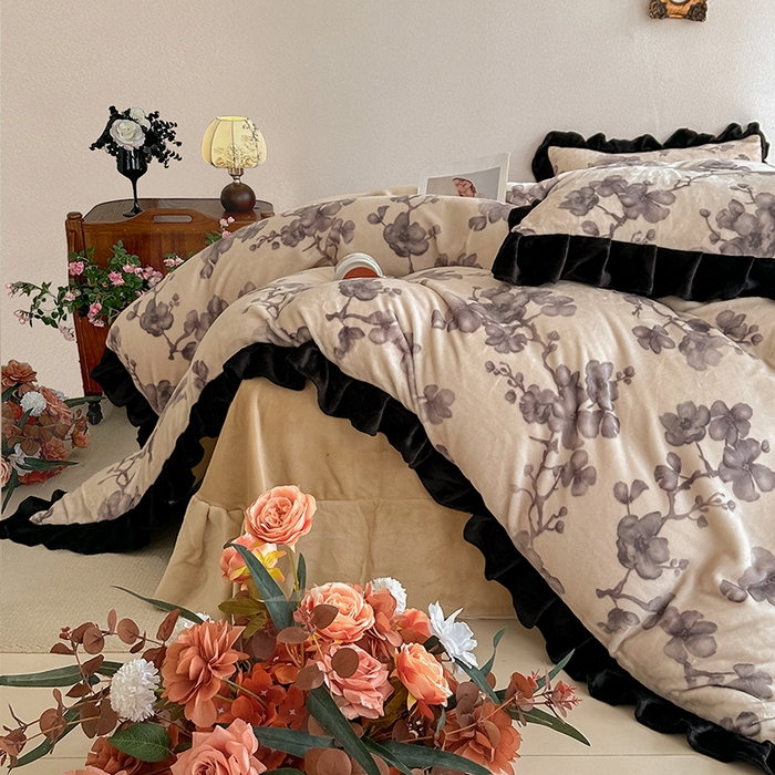 91家纺网 家纺一手货源 找家纺 亿品2025新款直播爆款韩版赫本风高克重牛奶绒四件套床裙款 8.5斤（有买家秀加v） 花边紫韵