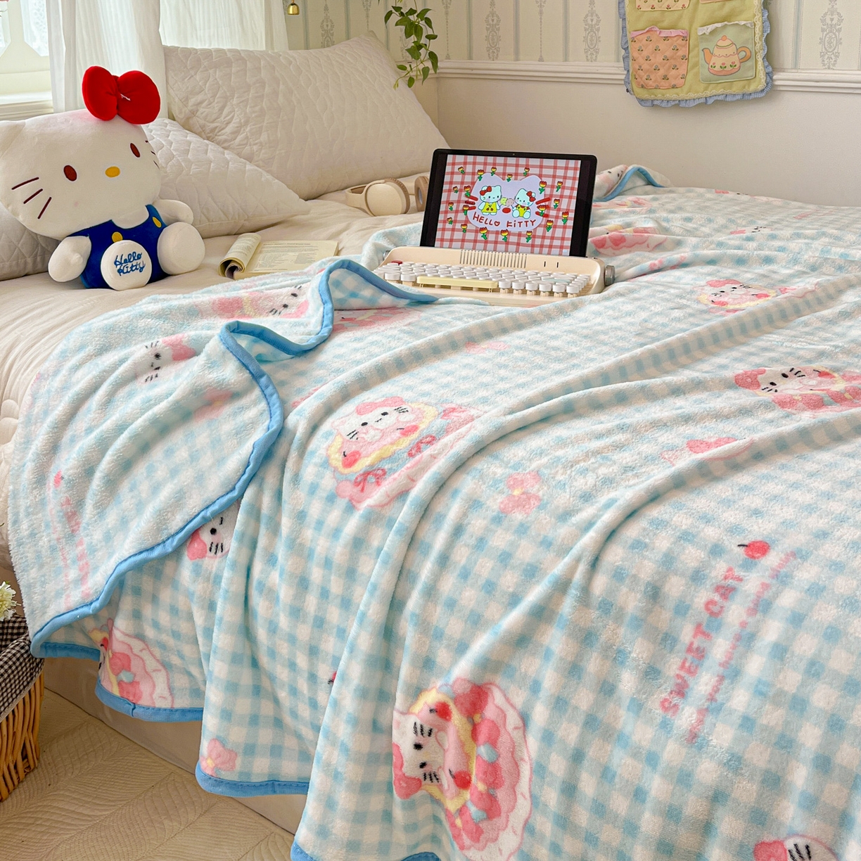 （总）富米莱（原臻工厂） 2025新款正版授权三丽鸥高克重卡通牛奶绒毛毯多功能毯子盖毯一搭配亮色包边