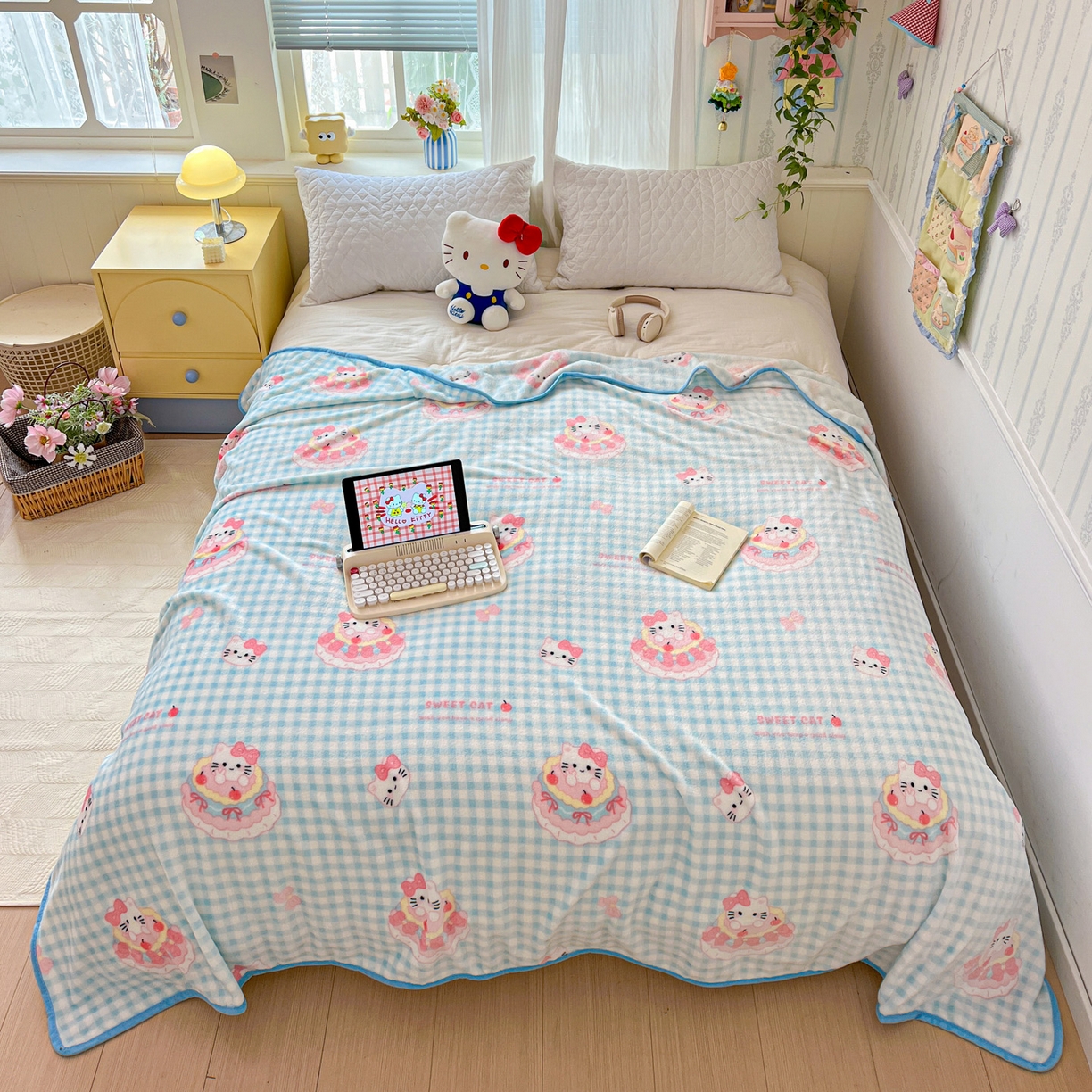 91家纺网 家纺一手货源 找家纺 （总）富米莱（原臻工厂） 2025新款正版授权三丽鸥高克重卡通牛奶绒毛毯多功能毯子盖毯一搭配亮色包边