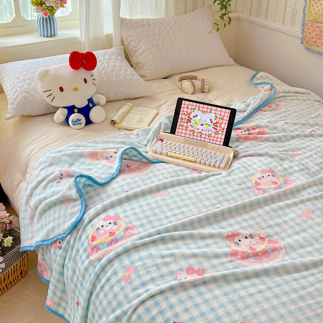 91家纺网 家纺一手货源 找家纺 （总）富米莱（原臻工厂） 2025新款正版授权三丽鸥高克重卡通牛奶绒毛毯多功能毯子盖毯一搭配亮色包边