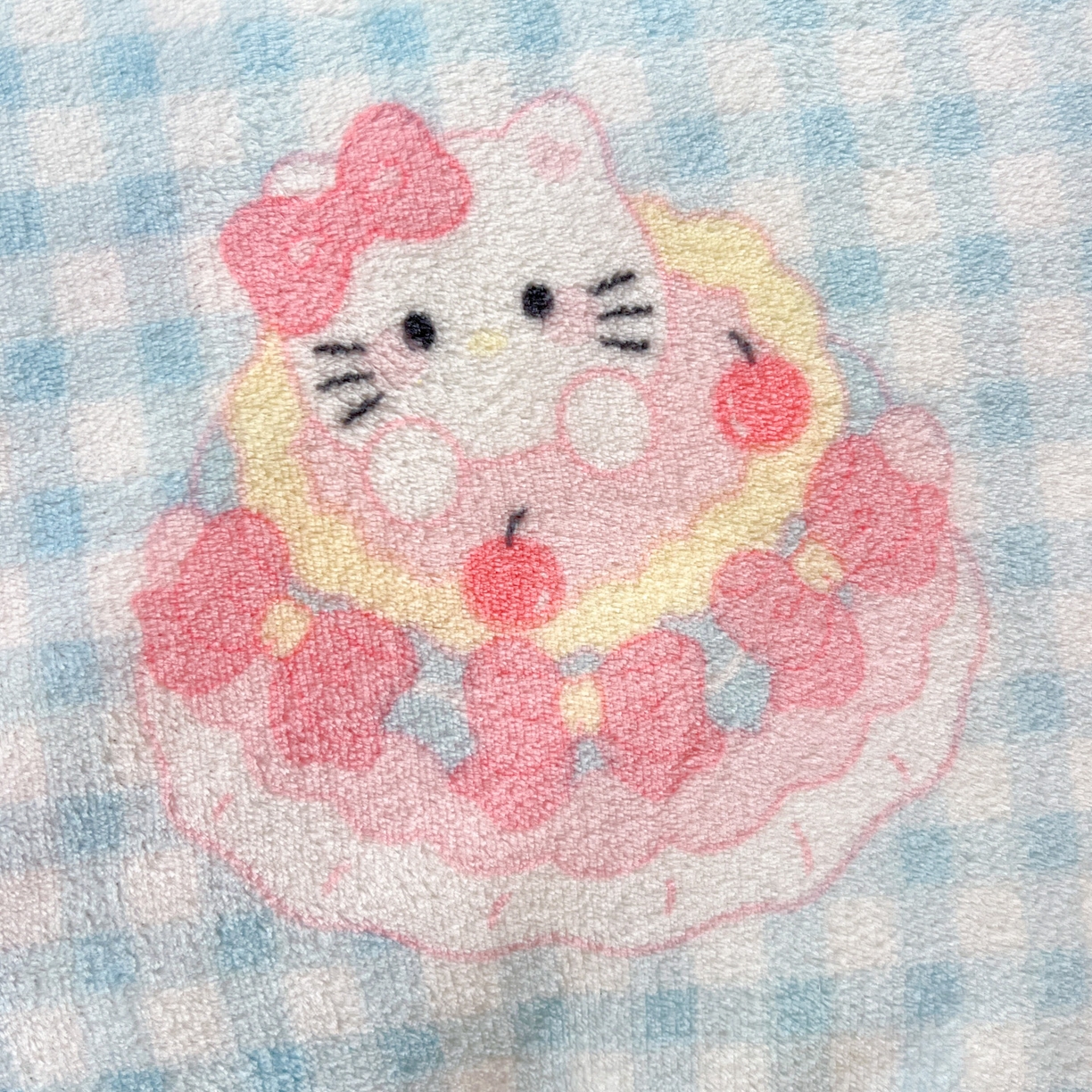 91家纺网 家纺一手货源 找家纺 （总）富米莱（原臻工厂） 2025新款正版授权三丽鸥高克重卡通牛奶绒毛毯多功能毯子盖毯一搭配亮色包边