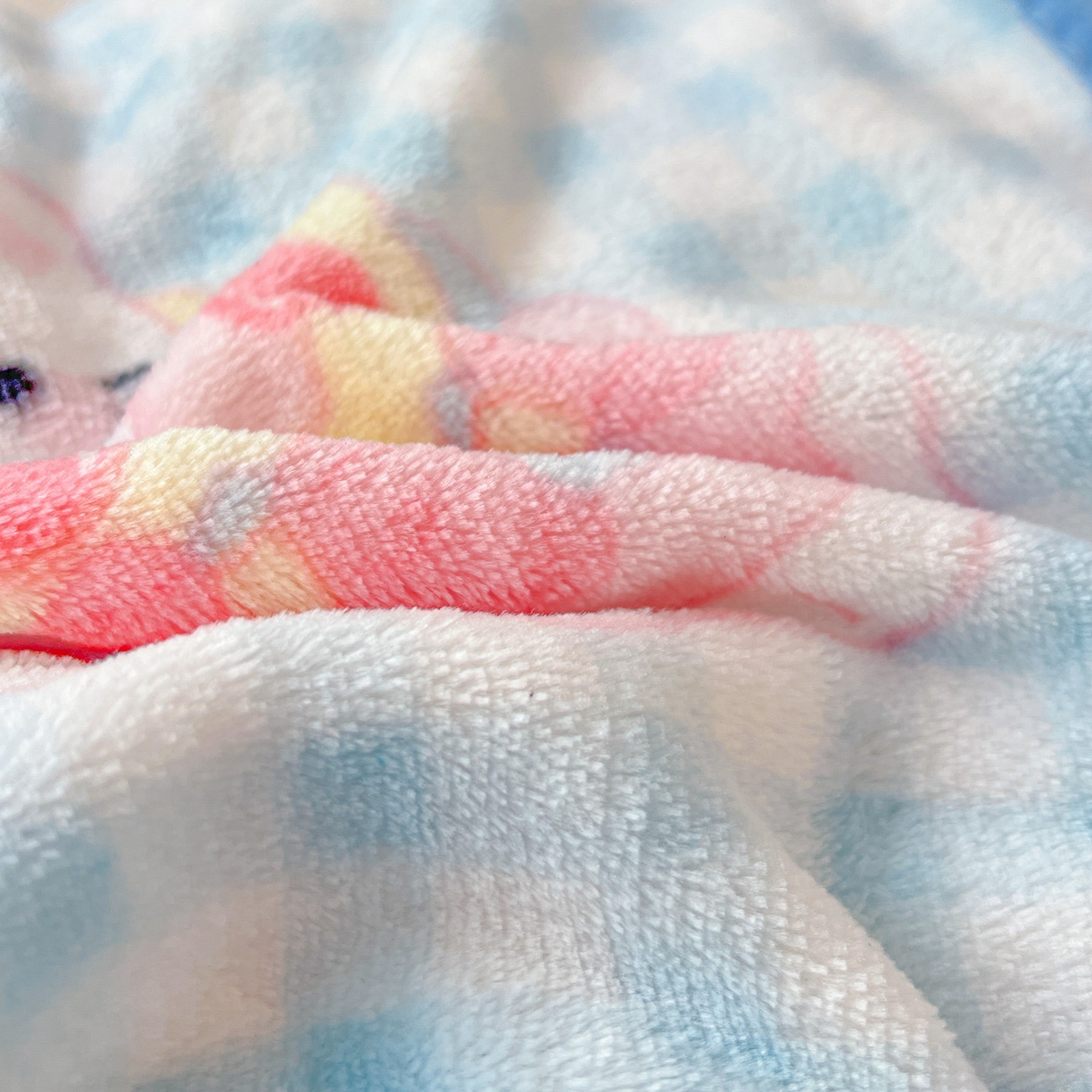 91家纺网 家纺一手货源 找家纺 （总）富米莱（原臻工厂） 2025新款正版授权三丽鸥高克重卡通牛奶绒毛毯多功能毯子盖毯一搭配亮色包边