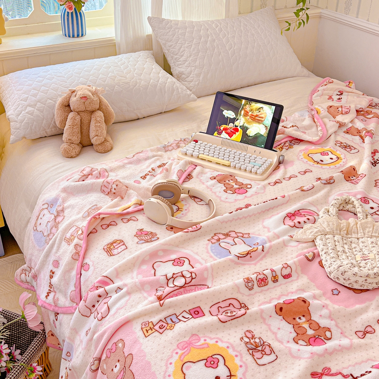 91家纺网 家纺一手货源 找家纺 富米莱（原臻工厂） 2025新款正版授权三丽鸥高克重卡通牛奶绒毛毯多功能毯子盖毯一搭配亮色包边 粉色回忆录