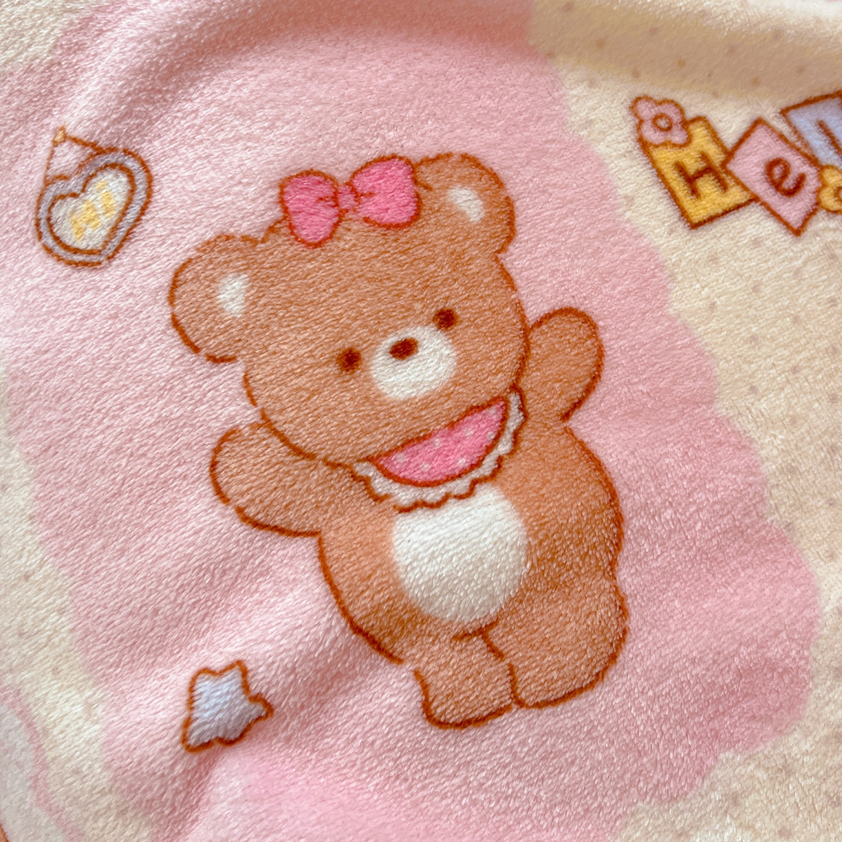 91家纺网 家纺一手货源 找家纺 富米莱（原臻工厂） 2025新款正版授权三丽鸥高克重卡通牛奶绒毛毯多功能毯子盖毯一搭配亮色包边 粉色回忆录