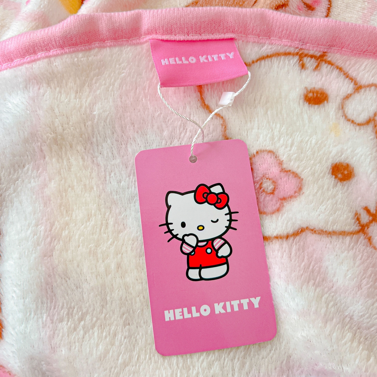 91家纺网 家纺一手货源 找家纺 富米莱（原臻工厂） 2025新款正版授权三丽鸥高克重卡通牛奶绒毛毯多功能毯子盖毯一搭配亮色包边 粉色回忆录