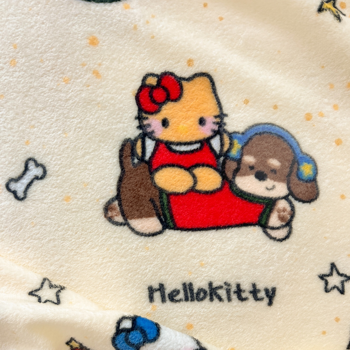 91家纺网 家纺一手货源 找家纺 富米莱（原臻工厂） 2025新款正版授权三丽鸥高克重卡通牛奶绒毛毯多功能毯子盖毯一搭配亮色包边 黑皮K t