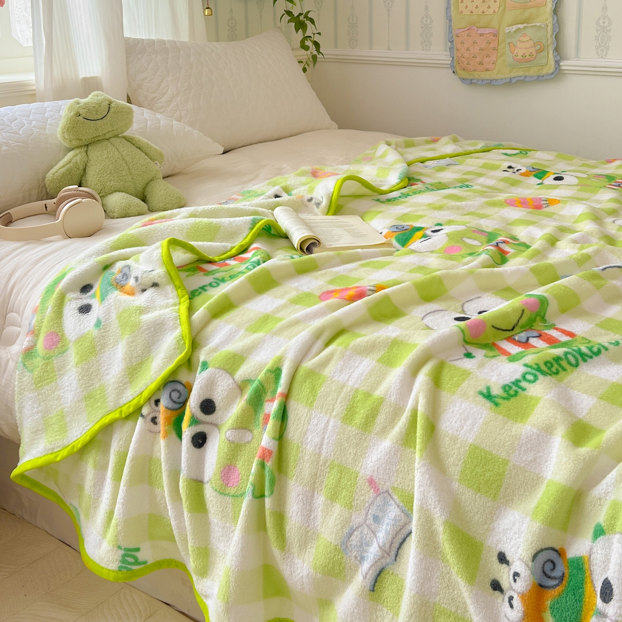 富米莱（原臻工厂） 2025新款正版授权三丽鸥高克重卡通牛奶绒毛毯多功能毯子盖毯一搭配亮色包边 绿格大眼蛙